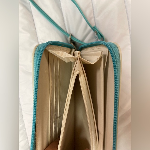 Cute "Follow your arrow" White Blue Wristlet Wallet. - Picture 12 of 12